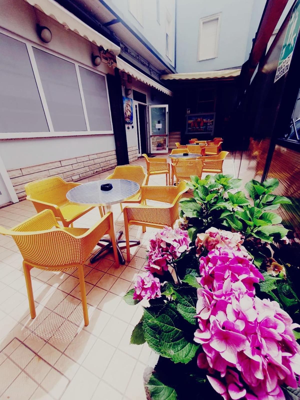 Hotel Ideale Young People Under 40 ริมินี ภายนอก รูปภาพ
